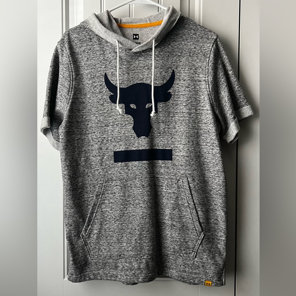 UA project rock Hoody short sleeve